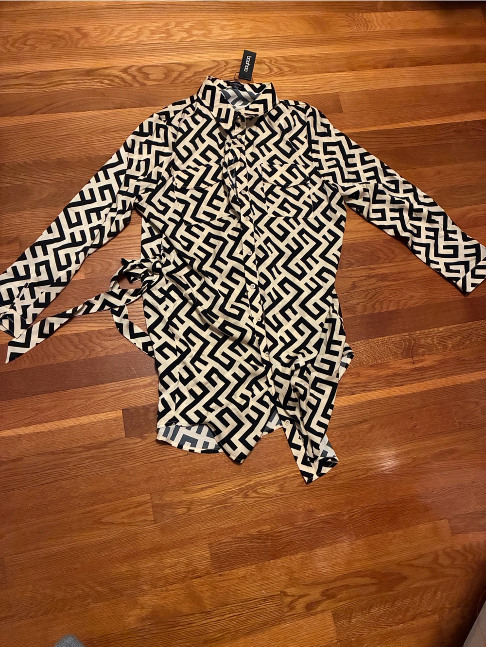 Boohoo Black and White Geometric Wrap-Style shirt dress